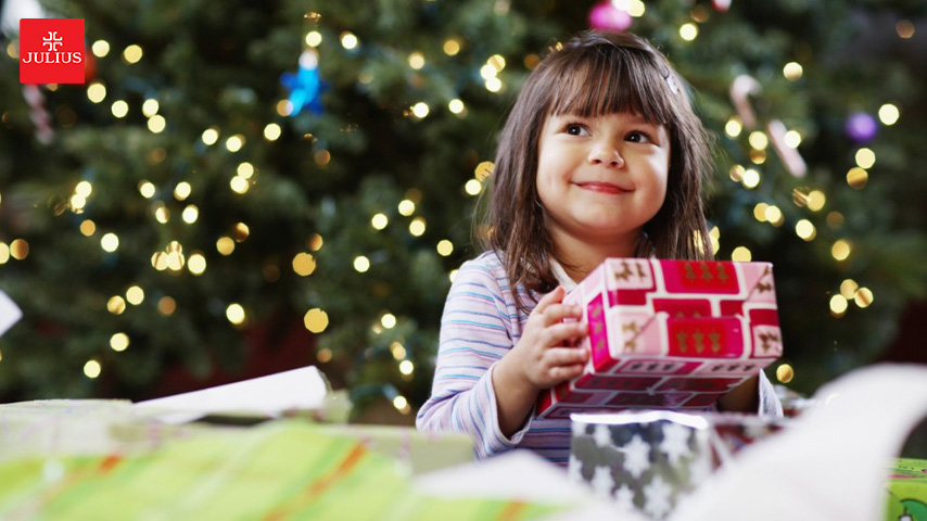 give Christmas gifts to baby girls