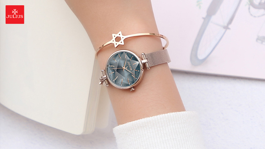 gorgeous women’s wristwatch